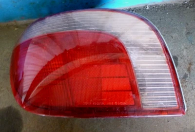 Toyota Echo 99-12/02 Hatch Left Tail Light (B) - image 1 of 4