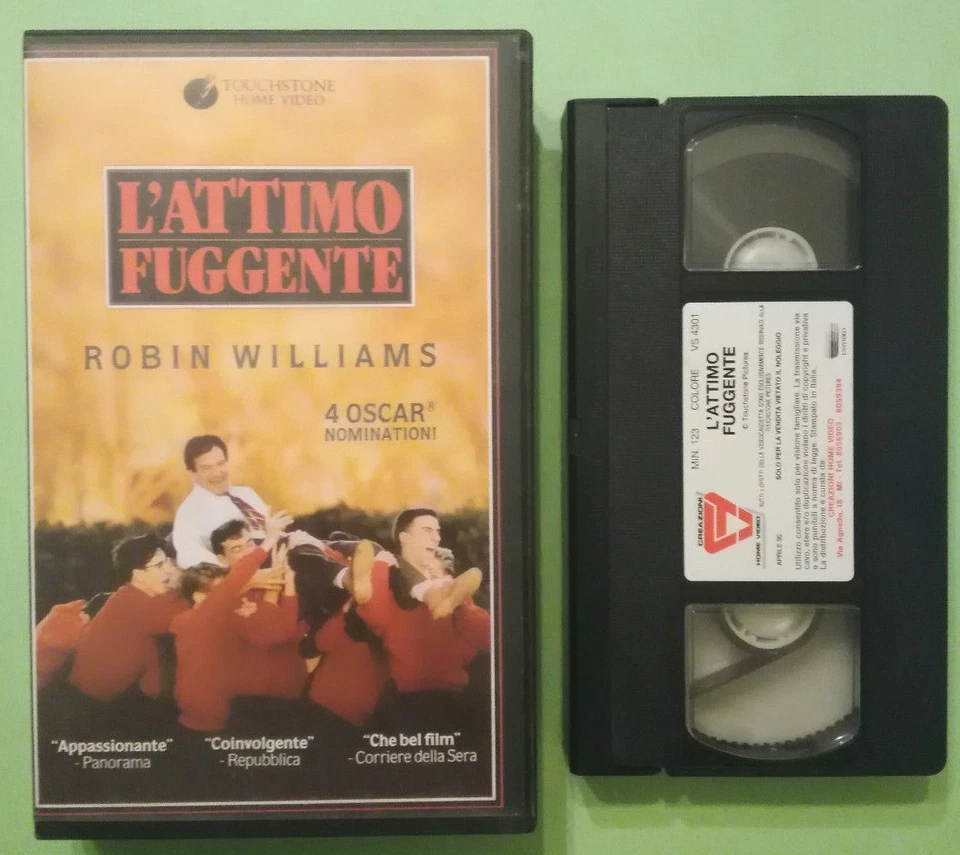 Vhs L'Attimo Fuggente Film Ita Drammatico Robin Williams Videocassetta (K18) - Immagine 1 di 1