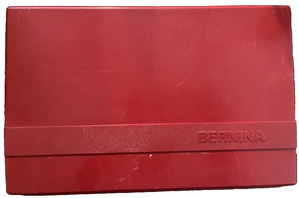 Caja de accesorios Bernina y agujas de coser diversas Foto 1 de 4