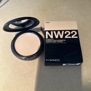 MAC Studio Fix Powder Plus Foundation NW22 Brand New - Picture 1 of 2