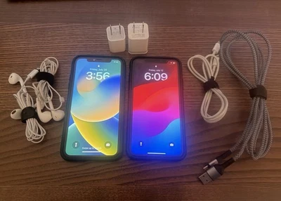 Lote de 2 Apple iPhone 11 (64GB) - Operador Desbloqueado Foto 1 de 4