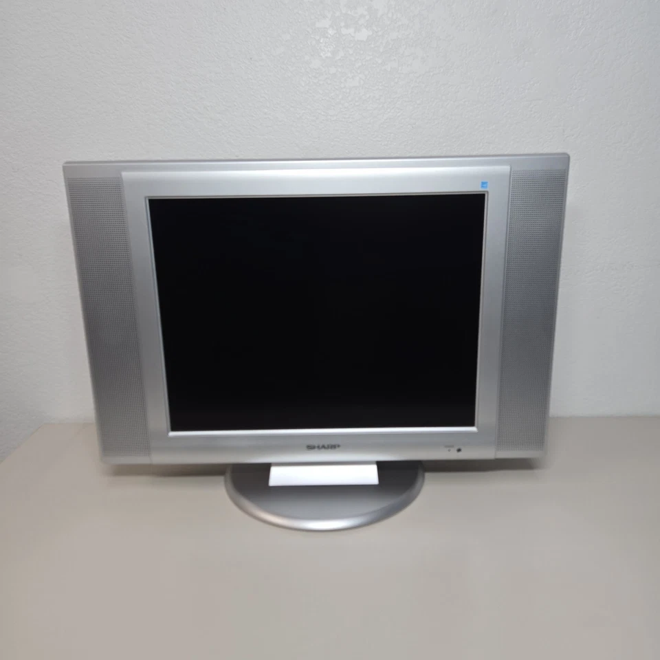 Sharp LC-20AV1U 20” Liquid Crystal TV - LCD Retro Gaming - TESTED WORKING - Image 1 of 4