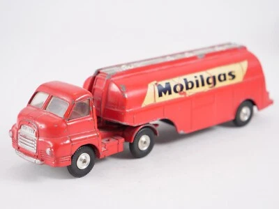 Corgi N° 1110 Big Bedford Tractor Unit Mobilgas Truck Tank - Image 1 of 4