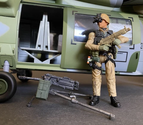 BBI Elite 1:18 Special Forces Operator Helicopter PJ Crew Action Figure & Mk 19 Cover