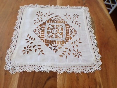 Linge ancien 1 Napperon en lin blanc avec broderies - Photo 1/3