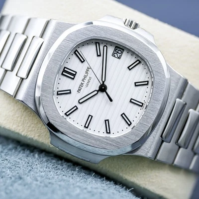 Patek Philippe Nautilus 5711/1A-011 esfera blanca piano 2013 caja y papeles Foto 1 de 4