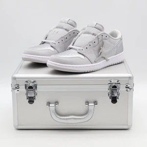 HM0365-002 Nike Air Jordan 1 Retro Low OG Metallic Silver mit Aktentasche... - Bild 1 von 13