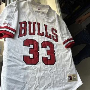 Pippen, Bulls Mitchel & Ness XL Barely Used Jersey - Picture 1 of 8