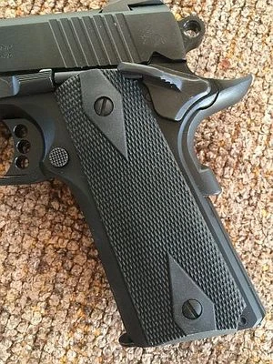 PEARCE GRIP Pearce Double Diamond Rubber 1911 Grips - Commander Government Model