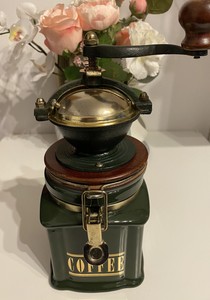 THE LONDON POTTERY CO GREEN CERAMIC COFFEE GRINDER Good Condition