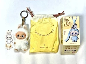 AUTHENTISCHE Pop Mart Pin For Love braun Labubu "H" Buchstabe (USA, IN DER HAND) #2 - Bild 1 von 5