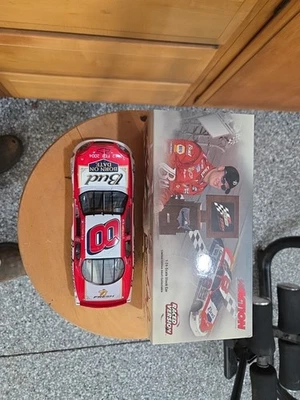 Экшн-фигурка Дейла Эрнхардта-младшего 2004 Born On Date гоночная версия масштаб 1:24 - Изображение 1 из 4