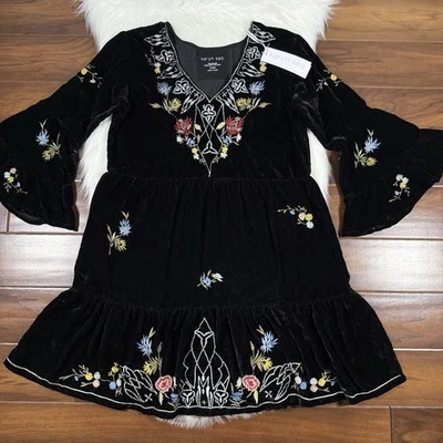 Vestido para mujer Karyn Seo talla grande negro bordado terciopelo Frida mangas largas Foto 1 de 4