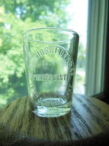 VTG W.H. HEIDBREDER & CO PHARMACISTS 12TH BROADWAY QUINCY ILL MEDICINE DOSE CUP - Picture 1 of 7