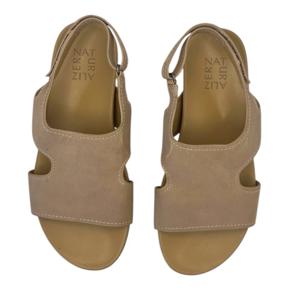 Sandalias planas Naturalizer para mujer Nxtgen-Scout bronceadas gancho y bucle, talla 7,5 de ancho Foto 1 de 4
