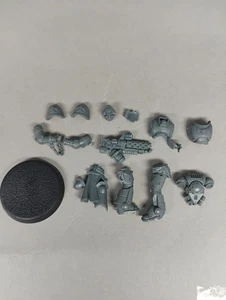 Black Templar Crusader Squad Initiate with Flamer  - 04B - Picture 1 of 2