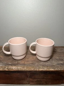 Juego de 2 tazas de café Tupperware de colección mesa de anidación marfil rosa 2224 MCM - Imagen 1 de 8