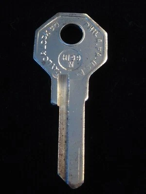 H199N RENAULT DAUPHINE DOMAINE FREGATE llave secundaria maletero en blanco años 50-60 Foto 1 de 4