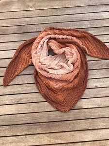 Dreiecktuch - Herbstlich  - Schal - Farbverlauf - Handgestrickt - Neu - Bild 1 von 4