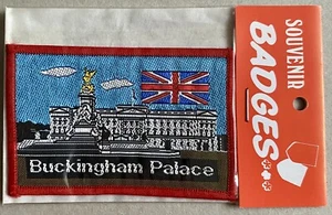 Buckingham Palace, London (Red Border) Vintage Sew-on Souvenir Patch 8.5x5.5cm - Picture 1 of 2