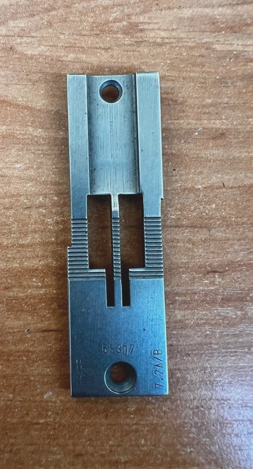 PFAFF 58317 7.2 A/B PLACA GARGANTA MÁQUINA DE COSER PIEZA Foto 1 de 3