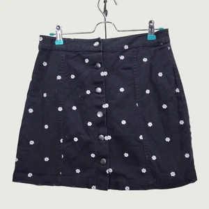 Mi Ami Women's Mini Skirt Medium Distressed Buttons Black/White Flowers - Picture 1 of 6