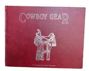 Libro de tapa dura fina 1993 de colección ~ "Cowboy Gear" por David R Stoecklein 2da edición - Imagen 1 de 11