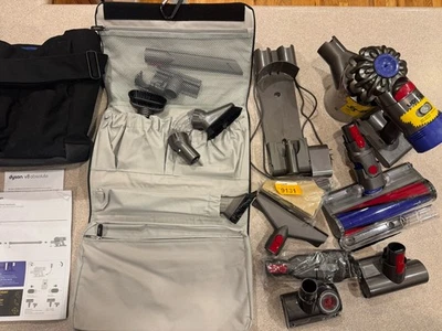 Aspiradora Dyson V8 (SV10) con cargador y muchos accesorios/accesorios Foto 1 de 3