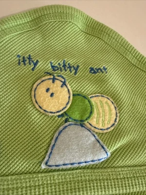 Linda manta de bebé Carters de colección verde Itty Bitty Ant térmica gofre con capucha 32x30 Foto 1 de 4