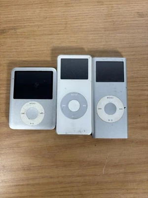 Apple iPod A1236 4GB + A1137 2GB + A1199 4GB MP3 Player  FAULTY Broken - Image 1 of 4