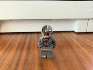 LEGO CYBORG Minifigur DC COMICS Set 76098 Figur sh470 sh0470 - Bild 1 von 3