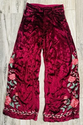 Pantalones de jardín Free People x Anna Sui Rose en vino talla 2 flores bordadas Foto 1 de 4
