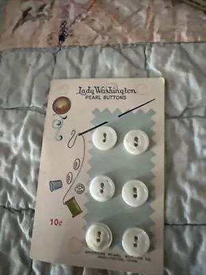 Vintage Lady Washington Pearl Buttons On Original Card - Image 1 of 2