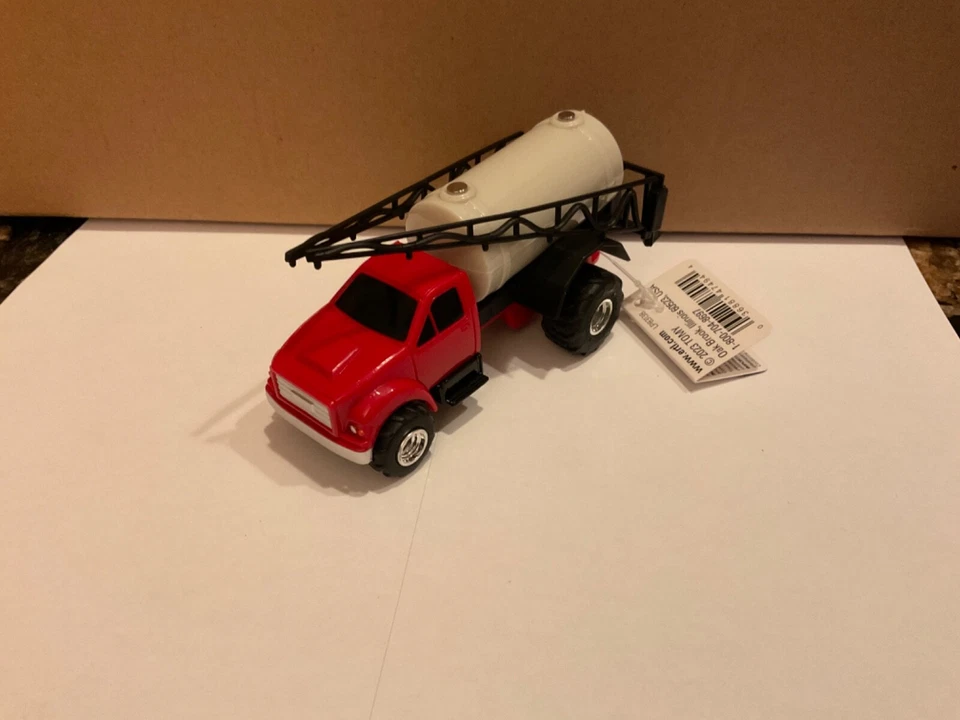 Ertl 1/64 1:64 Collect N Play Boom Sprayer truck red - Image 1 of 1