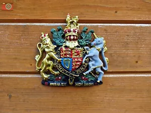 ROYAL COAT OF ARMS WALL PLAQUE. Crest, Warrant. King & Queen. Hand Painted. - Picture 1 of 8