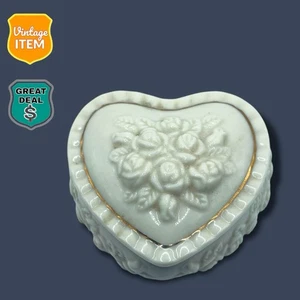 Portagioie vintage colore panna bianco sporco, bordo oro a forma di cuore rosa decorato - Foto 1 di 8