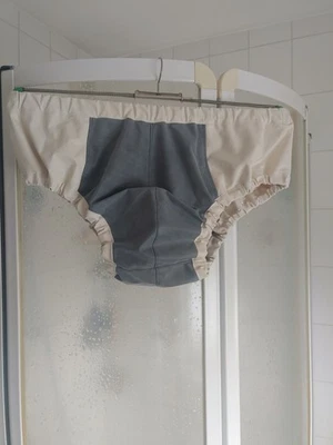 Herren Gummihose- Adult-XL -Rubber weiß/schwarz- Schlüpfer Bengalgu. Windelhose - Bild 1 von 4