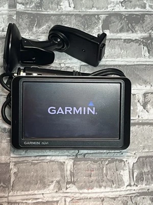 Garmin Nuvi 760 GPS Travel Navigation System Bluetooth Bundle w/Charger & Mount - Image 1 of 4