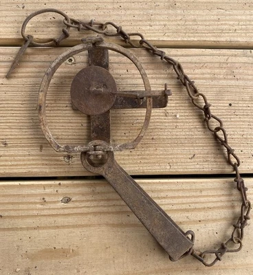 VTG Newhouse or Oneida Victor No 1 1/2  Steel Animal Trap Cabin Decor Wall Art - Image 1 of 4