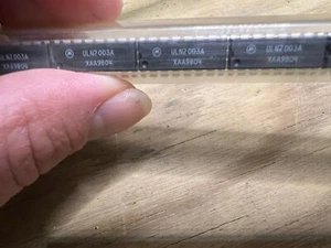 121-MOTOROLA ULN2003A 18-PIN Darlington transistor array Anti-Static Sleeve - Picture 1 of 5