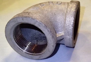 1-1/4" x Galvanized 90 degree Elbow - Picture 1 of 1