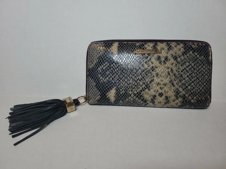 Cartera para teléfono celular Stella & Dot de piel de serpiente con cremallera continental rosa negra  Foto 1 de 4