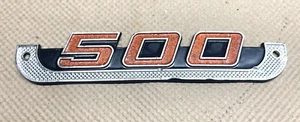 Suzuki T500 Titan Side Cover Badge Emblem 1973-1975 # 68141-15600 - Foto 1 di 6