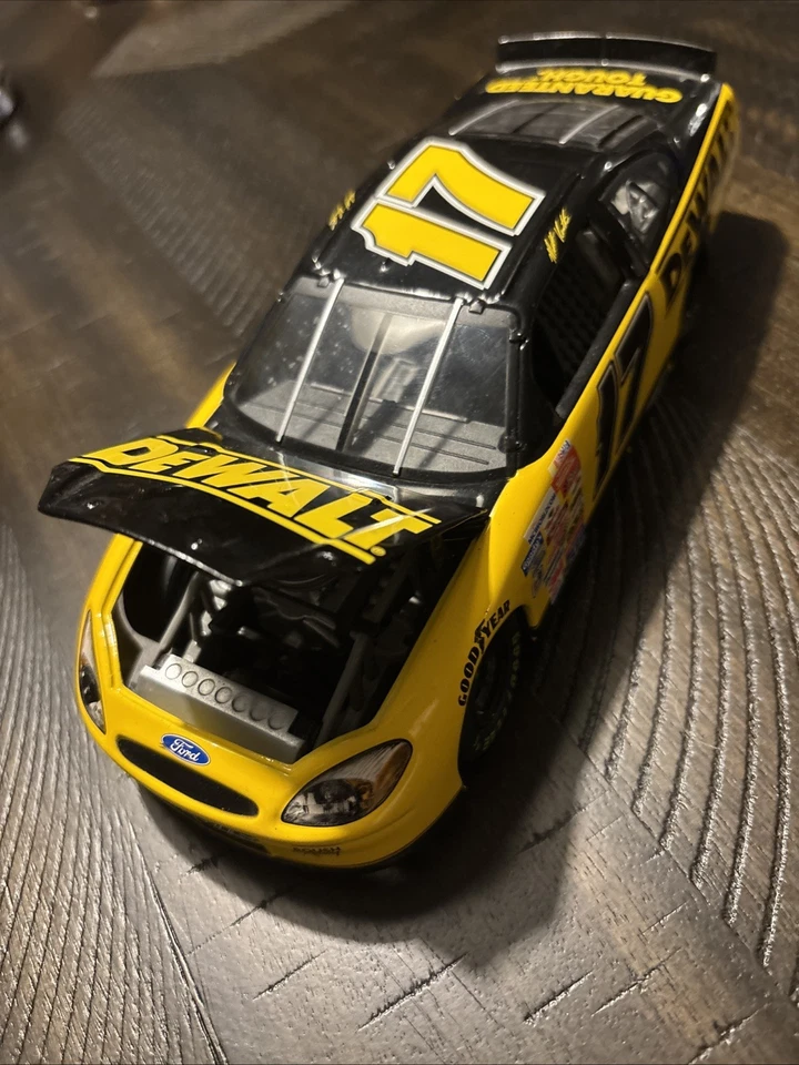 #17 Matt Kenseth Dewalt NASCAR 压铸 1/24 比例无盒! — 第 1/4 张图片