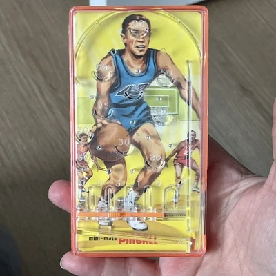 Juego de Pinball Mini Mate 1976 De Colección Caja Azul Tamaño Bolsillo Baloncesto Excelente Estado. Foto 1 de 4
