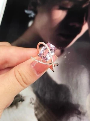 Anillo de compromiso de oro rosa de 18 quilates de 2,55 quilates de morganita y diamantes talla 5,5 Foto 1 de 4