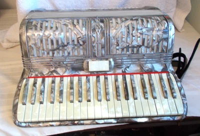 Titano Accordion 3 and 4 reeds Gray color Accordian Good cond 18 1/2" keys - Image 1 of 4