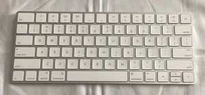 Apple Magic Keyboard-US A1644 blanco y plateado - Imagen 1 de 10