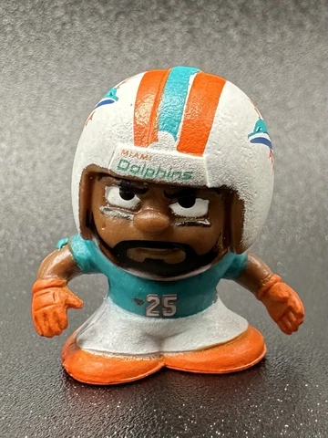 2023 Xavien Howard Miami Dolphins NFL Teenymates Series 11 NEW Cover