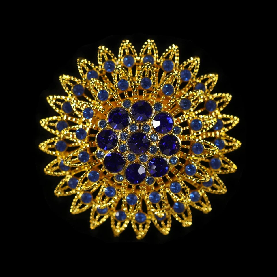Period Costume - Jewelled Broach (style 8)  - Image 1 of 1